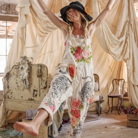🔥🐅MAGNOLIA PEARL BIRCH FLORAL LOVE OVERALLS🐅🔥 - Picture 7 of 8